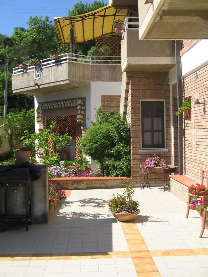 B&B Villa Letizia กัสเตลบูโอโน ภายนอก รูปภาพ